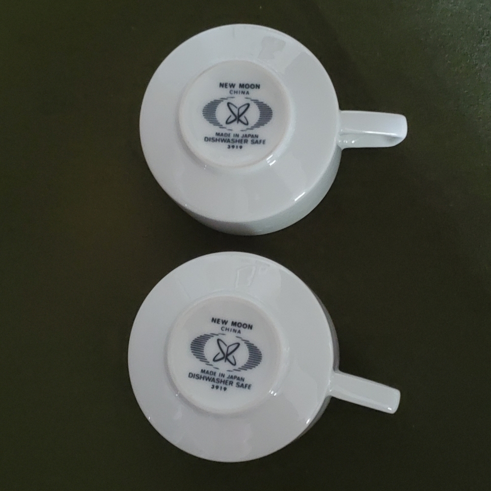 Stackable White Coffee Mugs - Picture 2 of 3